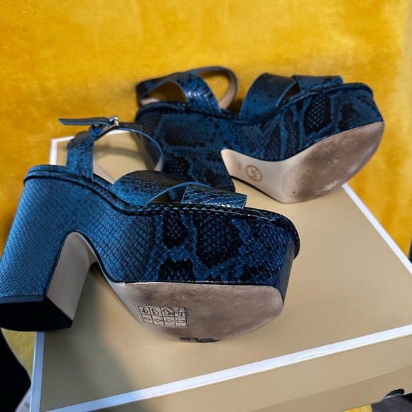 Michael Kors Divia Wedge Embossed Leather shoe in a size 8.5. Color: Luxe Teal - Picture 3 of 7